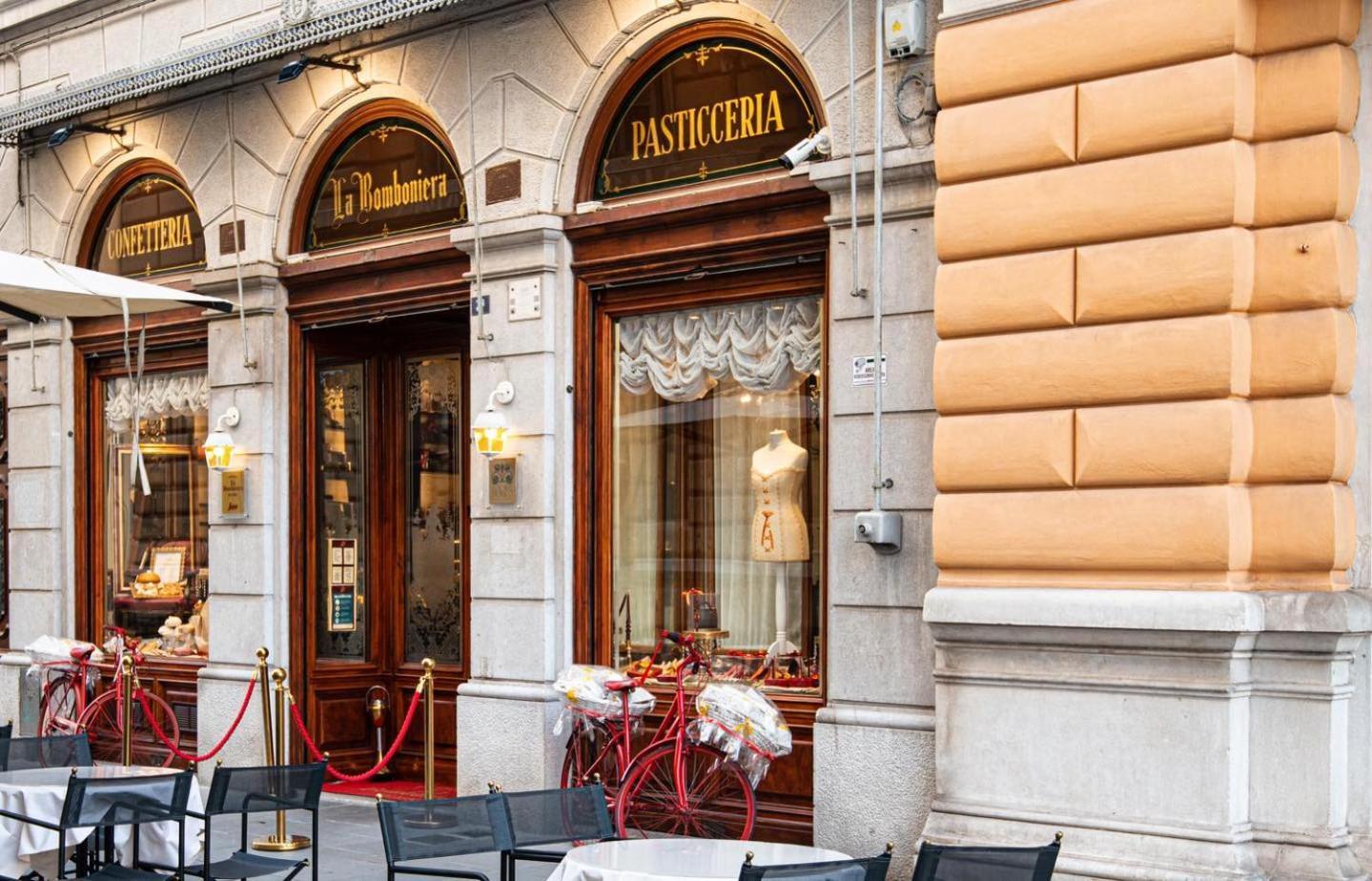 Elegante Rifugio D'Annunzio Con Parcheggio A Trieste Bagian luar foto