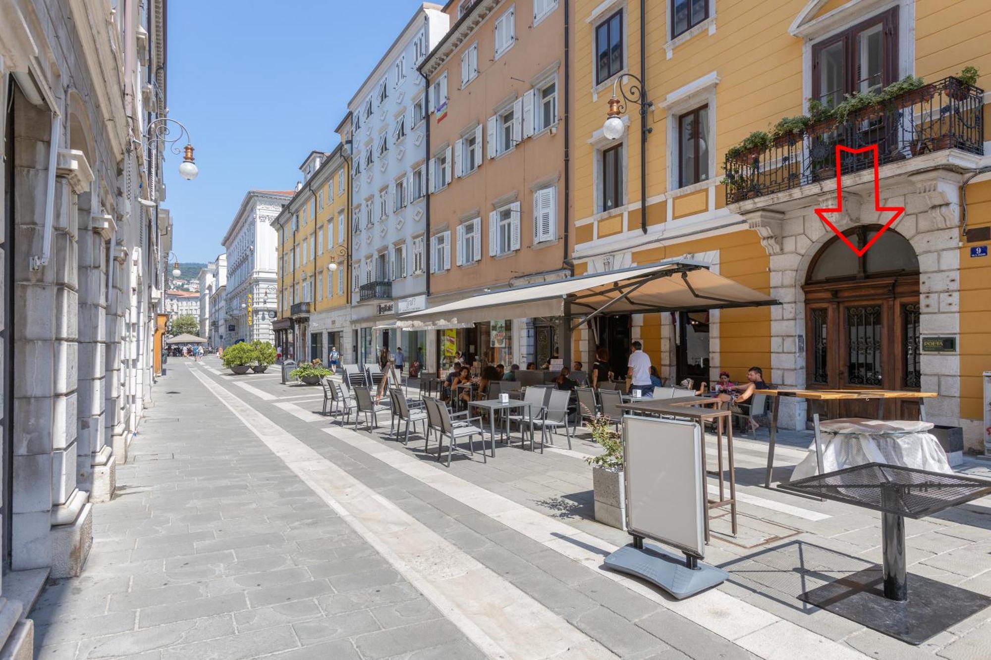 Elegante Rifugio D'Annunzio Con Parcheggio A Trieste Bagian luar foto