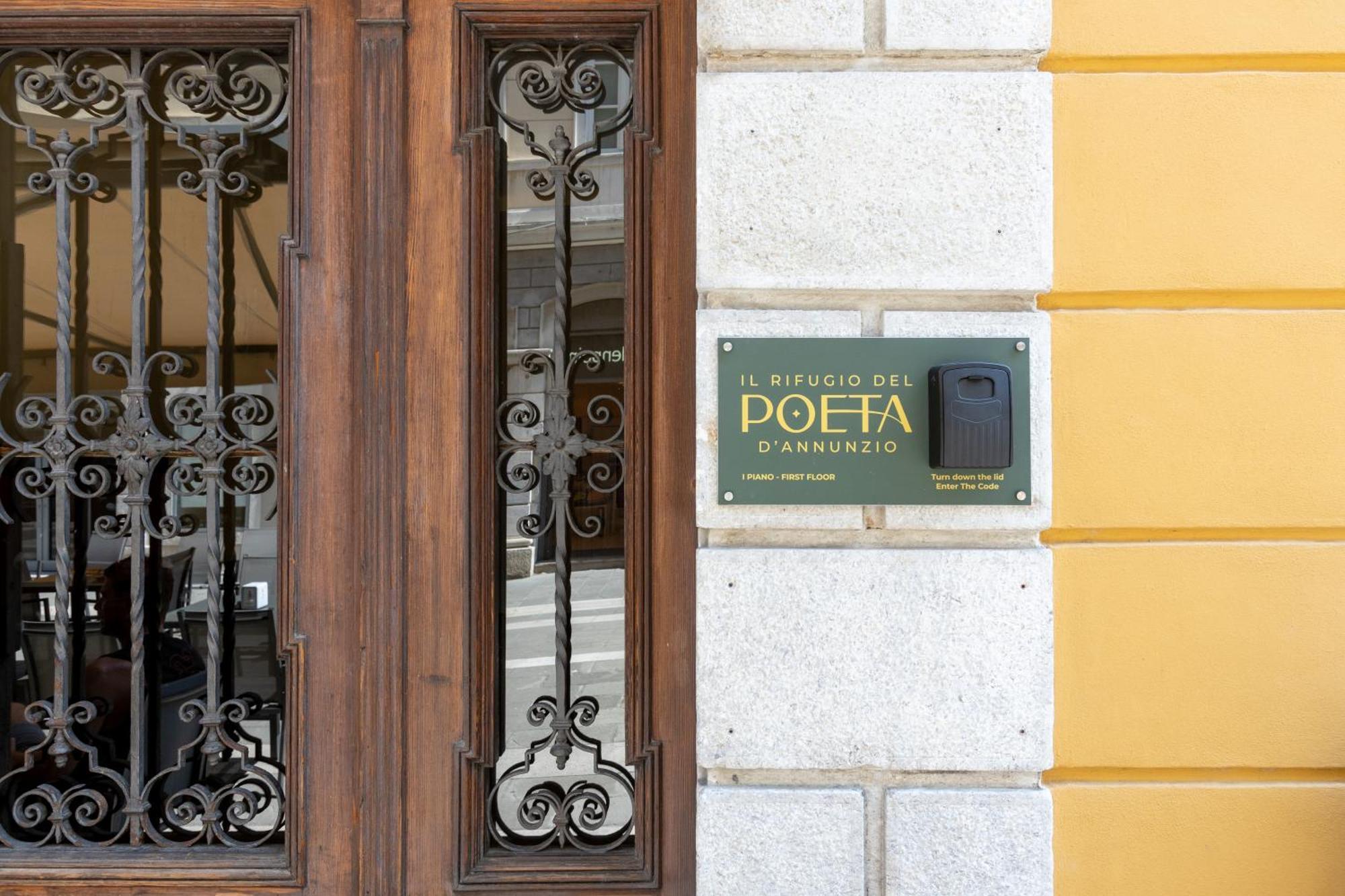 Elegante Rifugio D'Annunzio Con Parcheggio A Trieste Bagian luar foto